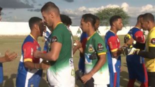 Clssico no futebol entre Quijingue x Euclides, lota Estdio Antenorzo.